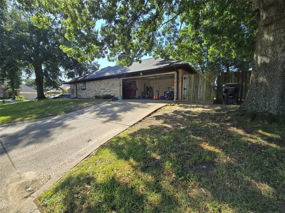 200 Lakewood Drive Longview, TX 75604