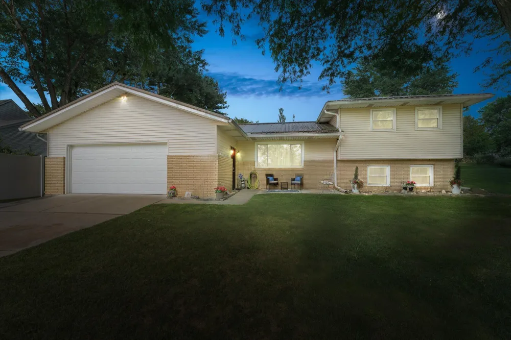 69601 Christiann Creek Drive Edwardsburg, MI 49112