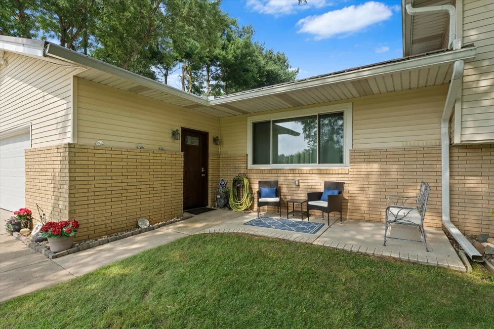 69601 Christiann Creek Drive Edwardsburg, MI 49112