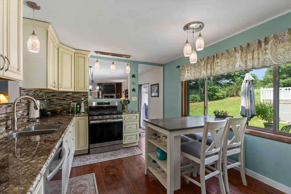 69601 Christiann Creek Drive Edwardsburg, MI 49112