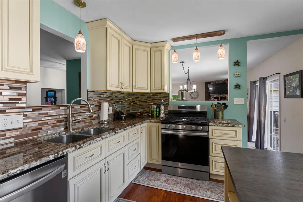 69601 Christiann Creek Drive Edwardsburg, MI 49112