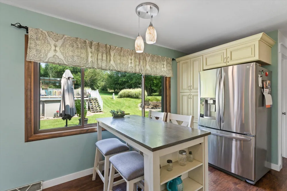69601 Christiann Creek Drive Edwardsburg, MI 49112