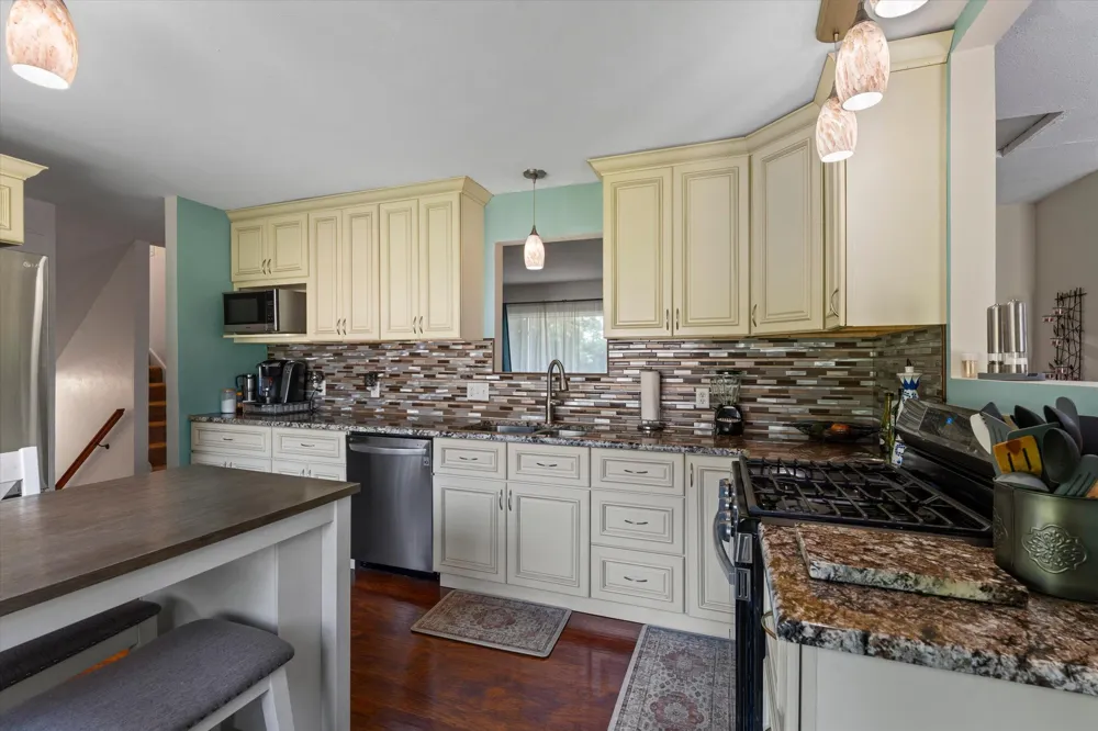 69601 Christiann Creek Drive Edwardsburg, MI 49112