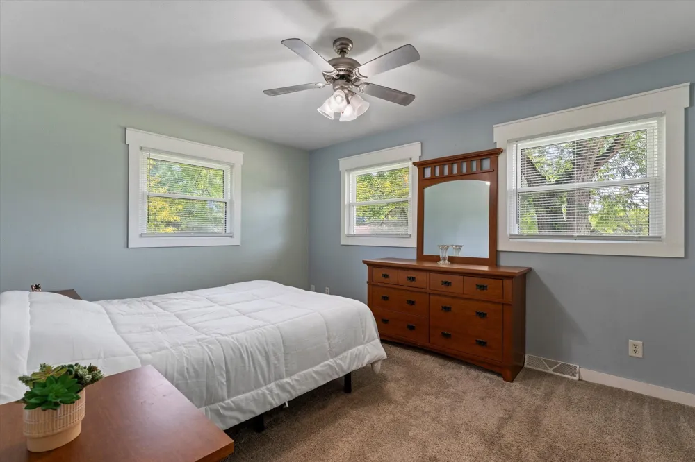 69601 Christiann Creek Drive Edwardsburg, MI 49112
