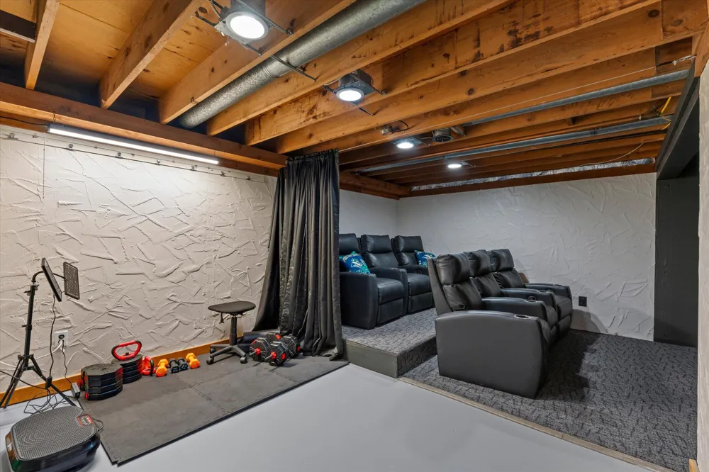 69601 Christiann Creek Drive Edwardsburg, MI 49112