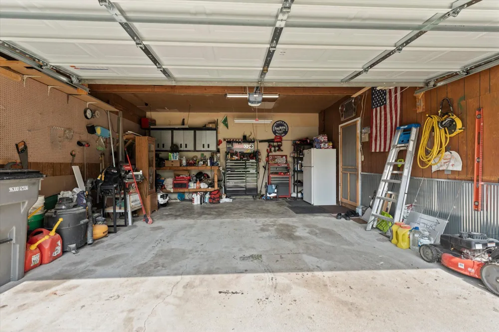 69601 Christiann Creek Drive Edwardsburg, MI 49112
