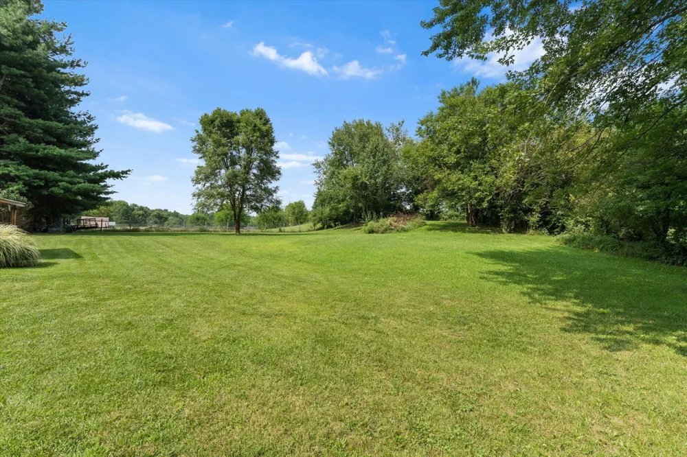 69601 Christiann Creek Drive Edwardsburg, MI 49112