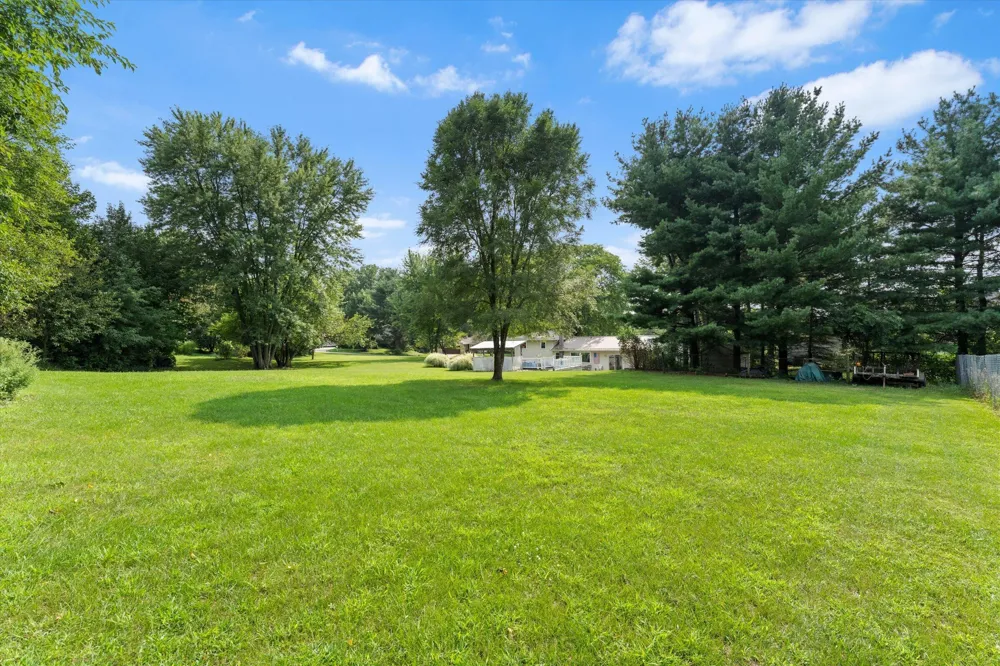 69601 Christiann Creek Drive Edwardsburg, MI 49112