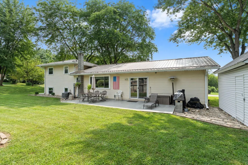 69601 Christiann Creek Drive Edwardsburg, MI 49112