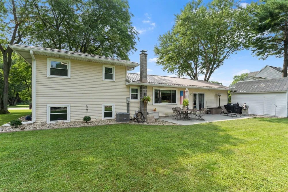 69601 Christiann Creek Drive Edwardsburg, MI 49112