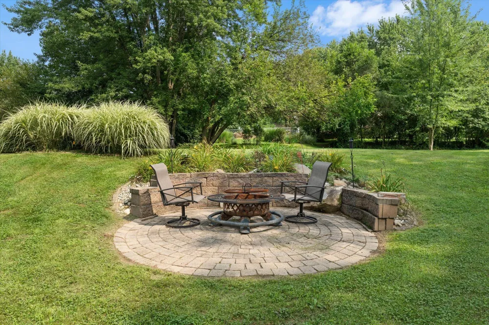 69601 Christiann Creek Drive Edwardsburg, MI 49112