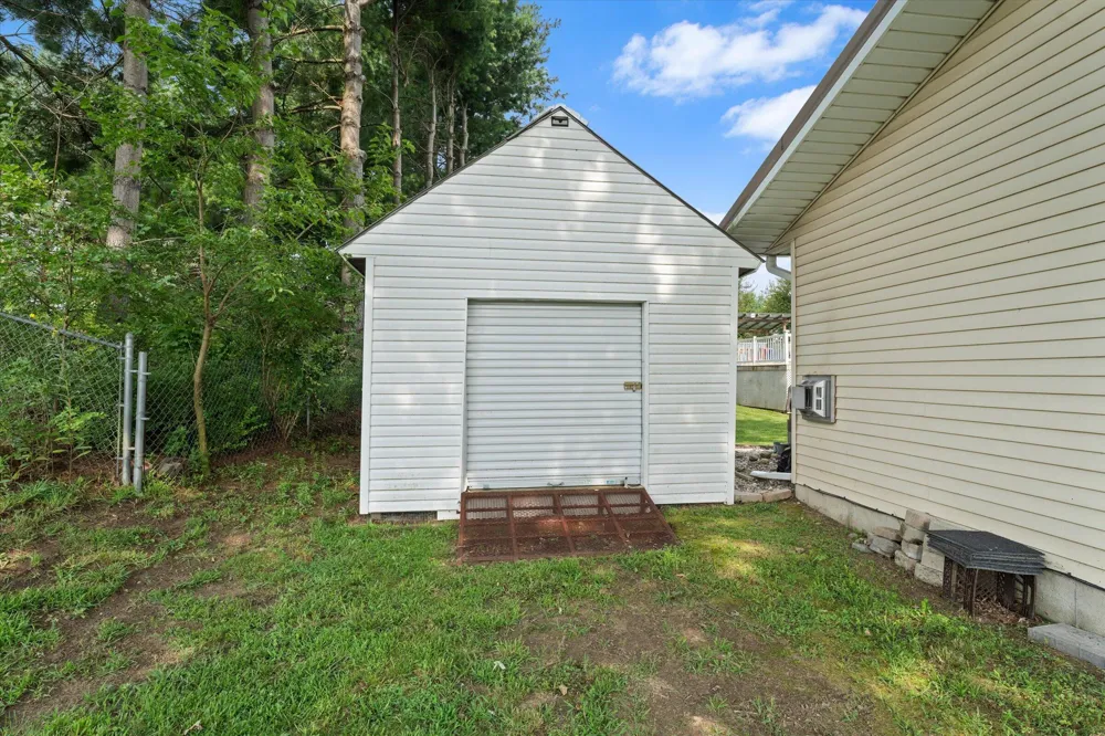 69601 Christiann Creek Drive Edwardsburg, MI 49112