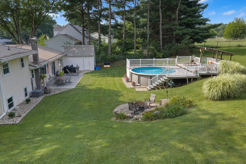 69601 Christiann Creek Drive Edwardsburg, MI 49112