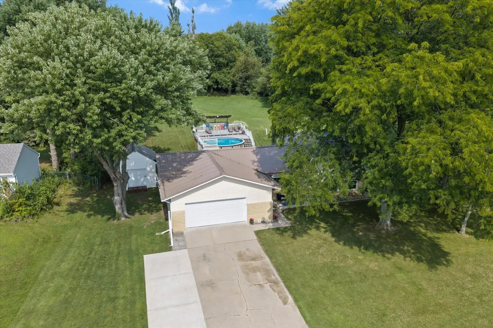 69601 Christiann Creek Drive Edwardsburg, MI 49112