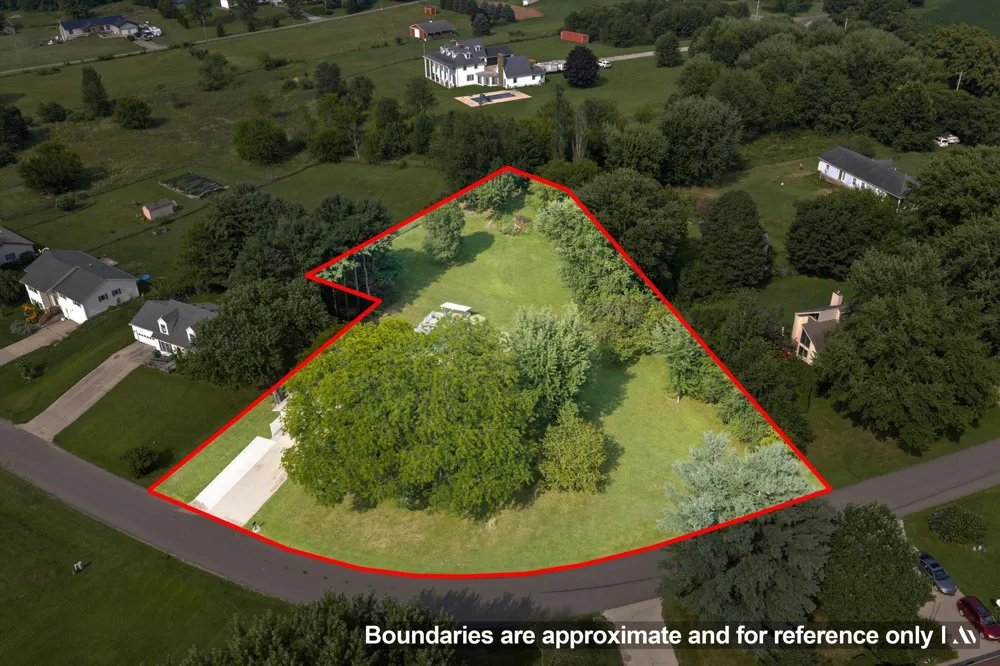 69601 Christiann Creek Drive Edwardsburg, MI 49112