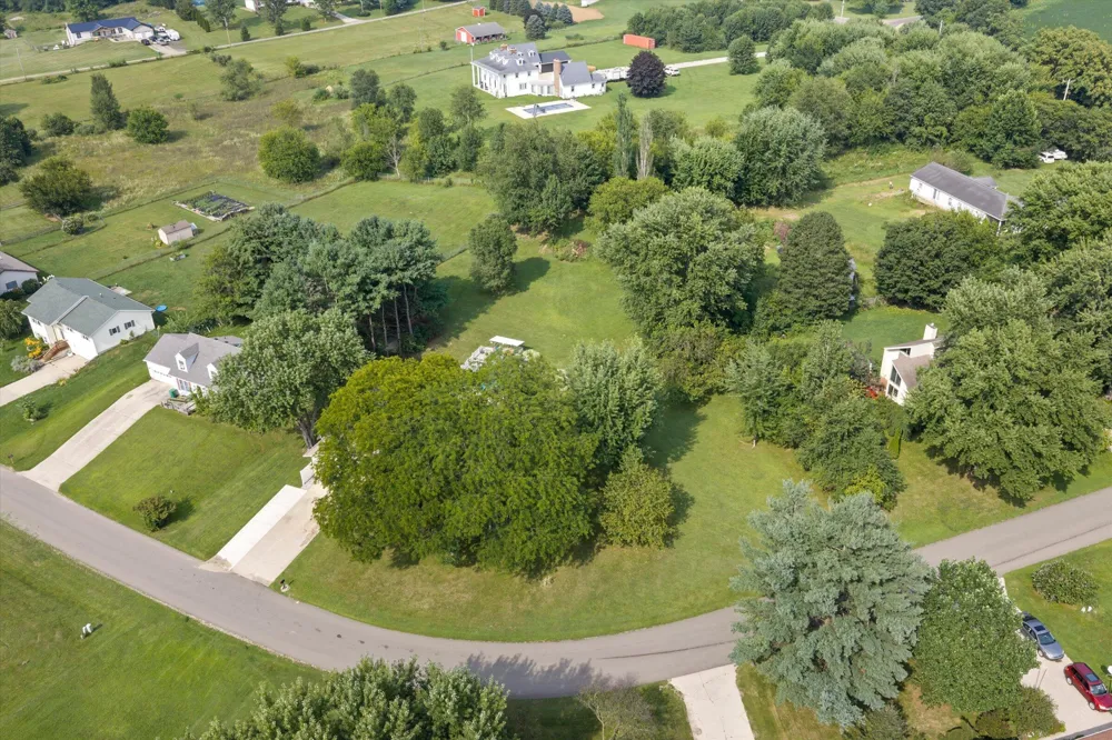 69601 Christiann Creek Drive Edwardsburg, MI 49112