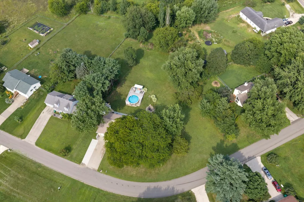 69601 Christiann Creek Drive Edwardsburg, MI 49112
