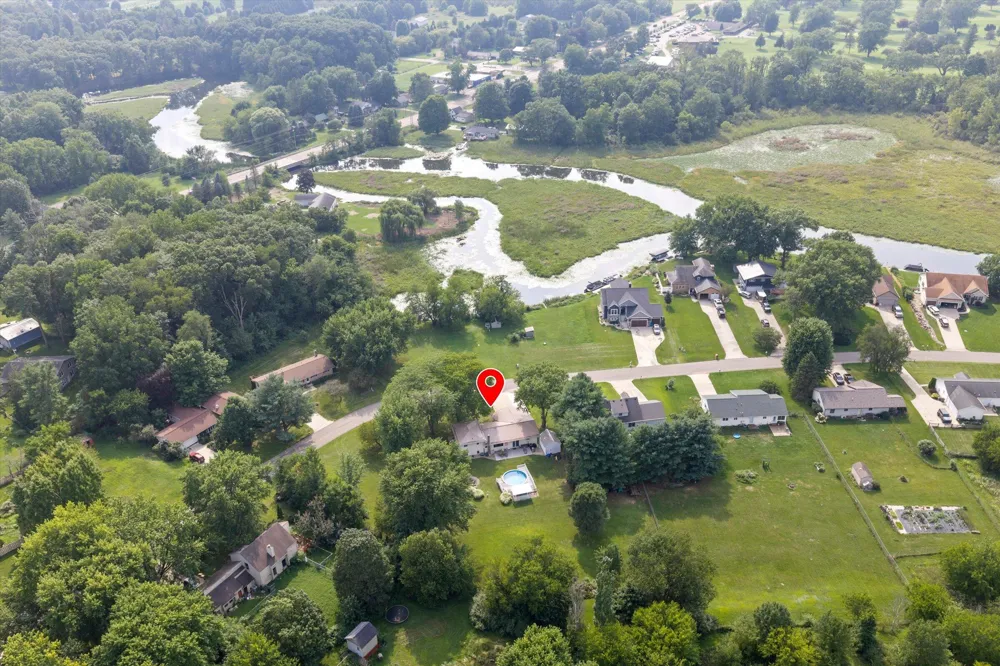 69601 Christiann Creek Drive Edwardsburg, MI 49112