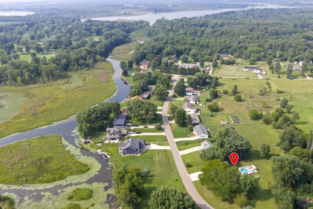 69601 Christiann Creek Drive Edwardsburg, MI 49112