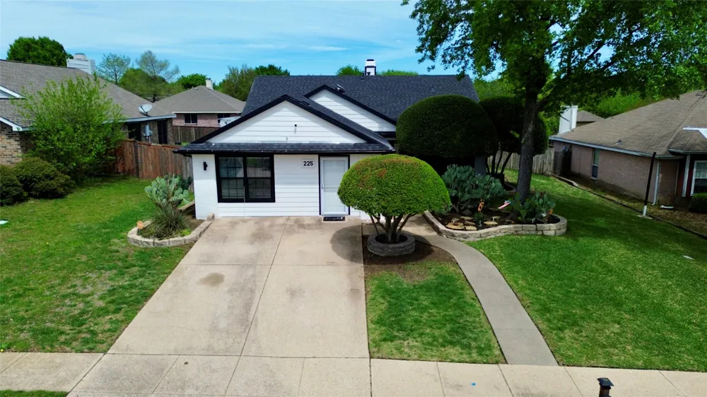 225 California Drive Glenn Heights, TX 75154