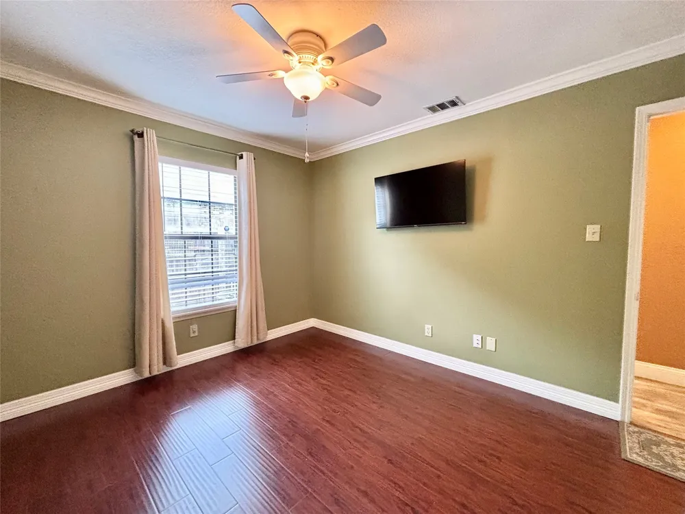 225 California Drive Glenn Heights, TX 75154