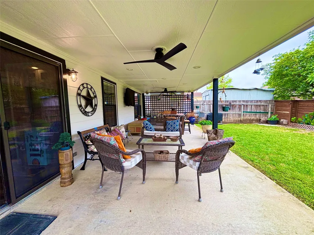 225 California Drive Glenn Heights, TX 75154