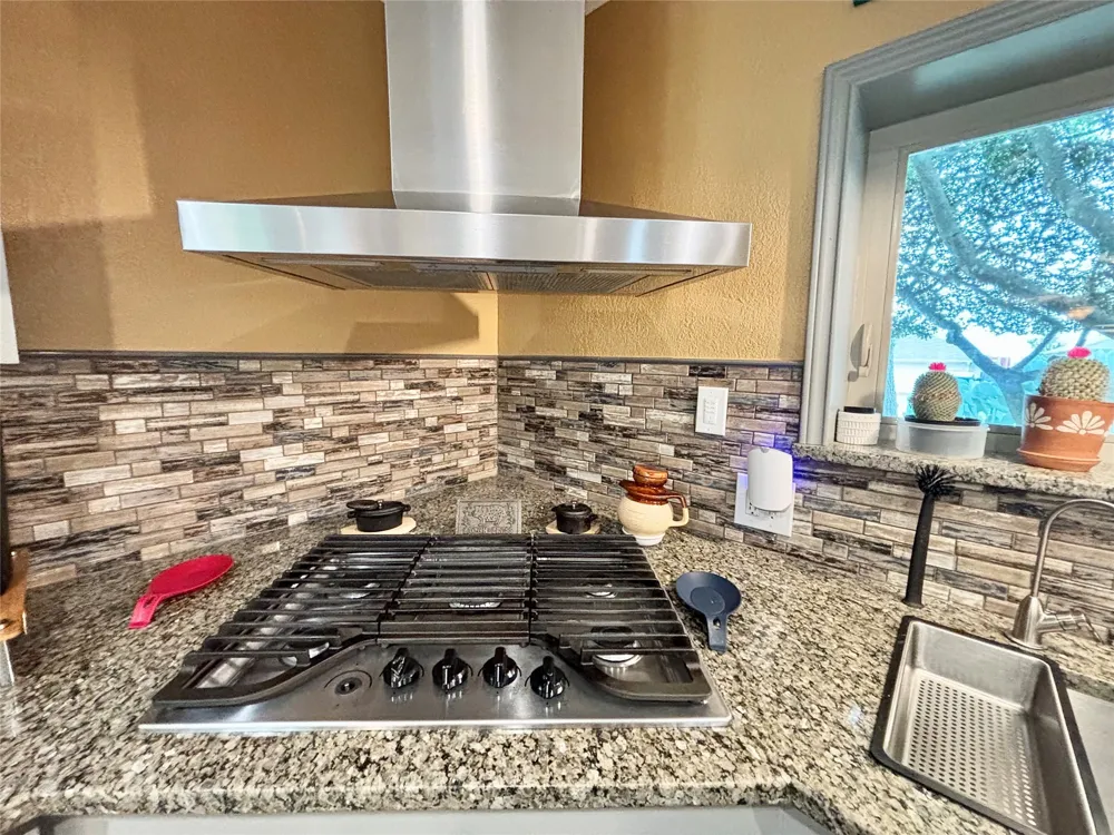 225 California Drive Glenn Heights, TX 75154