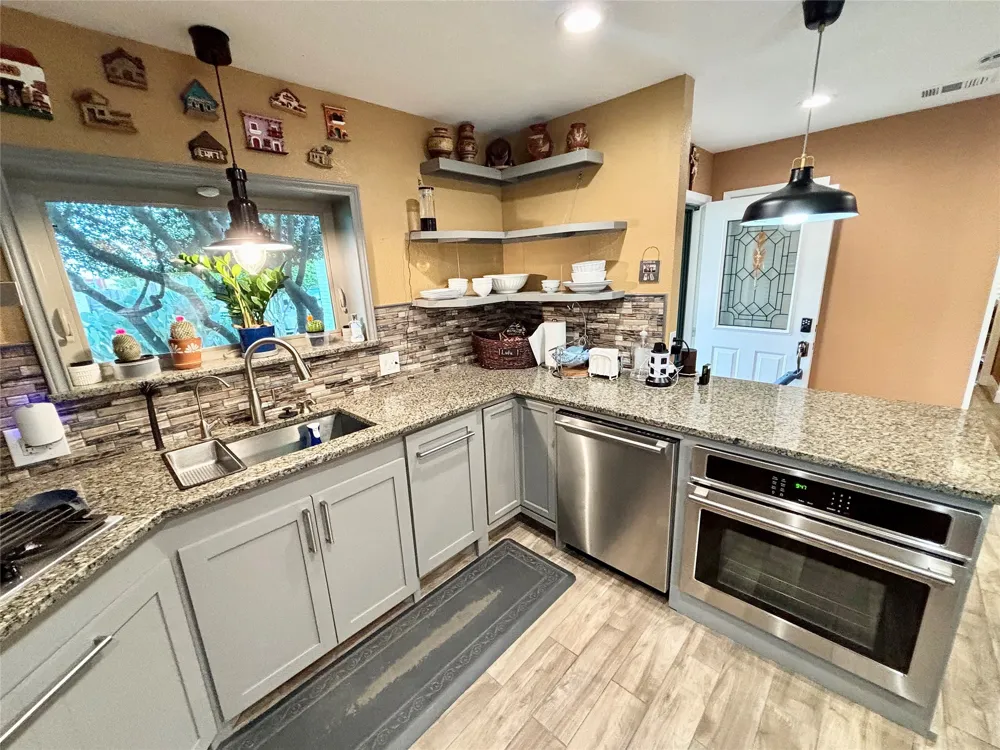 225 California Drive Glenn Heights, TX 75154