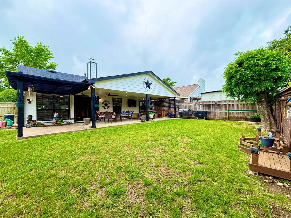225 California Drive Glenn Heights, TX 75154