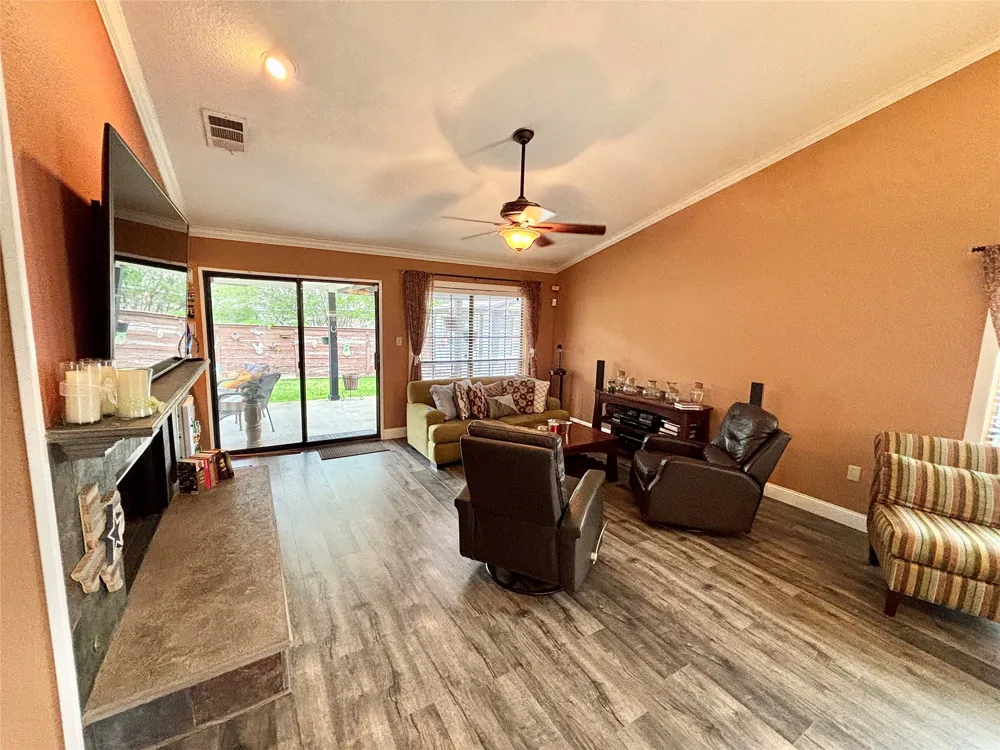 225 California Drive Glenn Heights, TX 75154