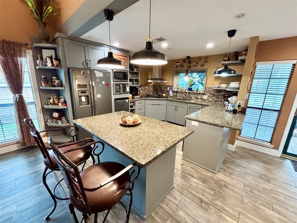 225 California Drive Glenn Heights, TX 75154