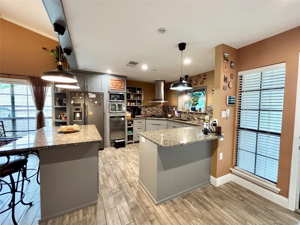 225 California Drive Glenn Heights, TX 75154