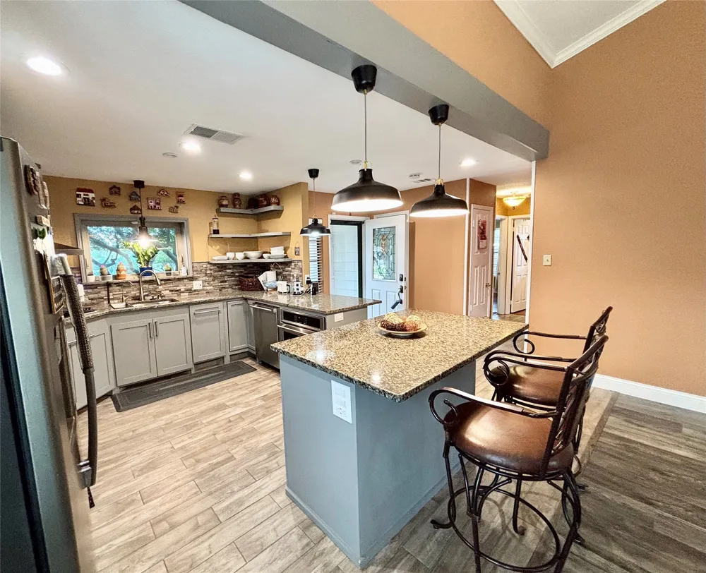 225 California Drive Glenn Heights, TX 75154