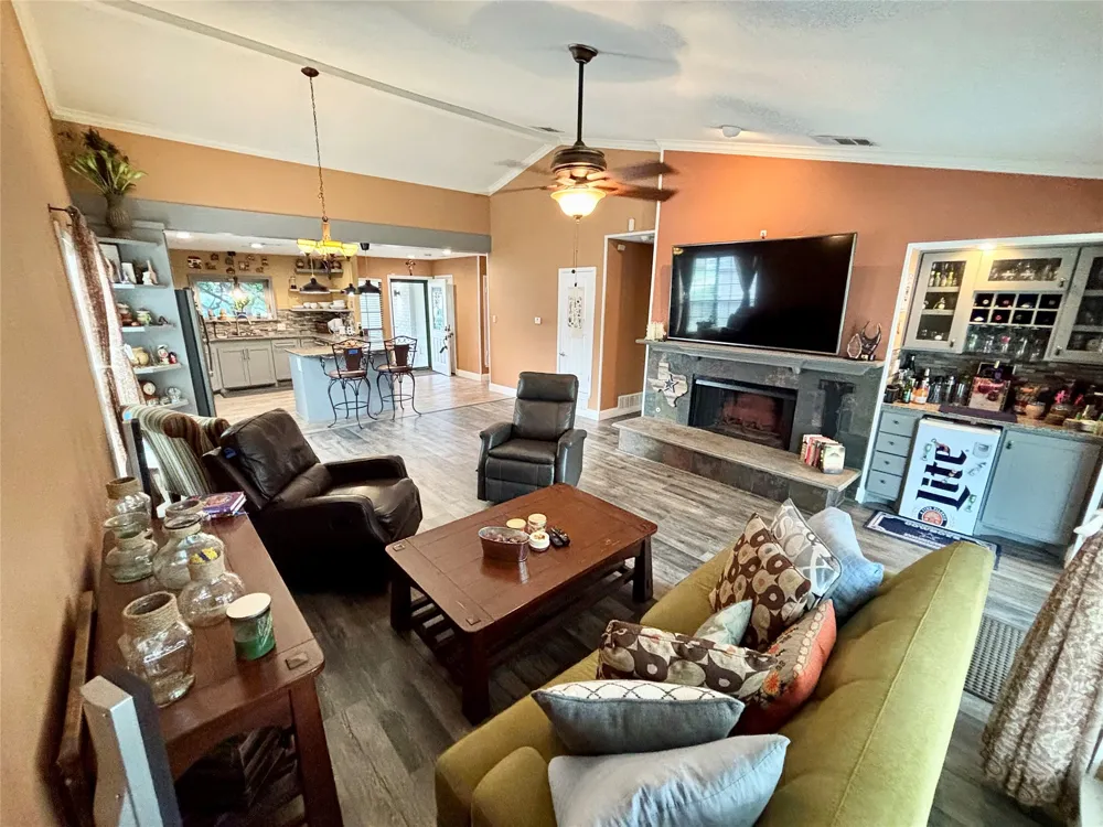 225 California Drive Glenn Heights, TX 75154