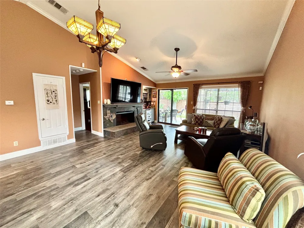 225 California Drive Glenn Heights, TX 75154