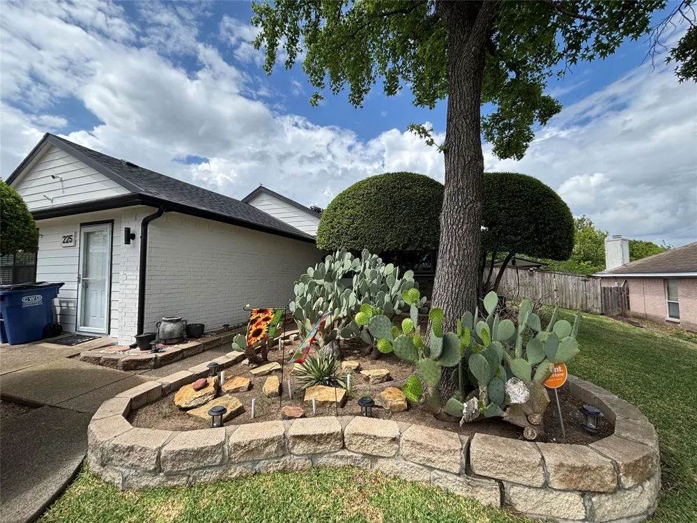 225 California Drive Glenn Heights, TX 75154