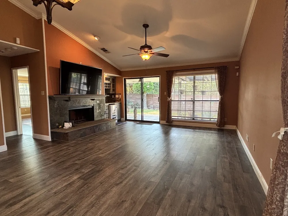 225 California Drive Glenn Heights, TX 75154