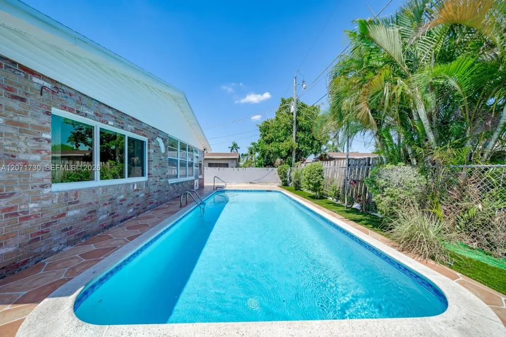 11461 NW 35th St Sunrise, FL 33323