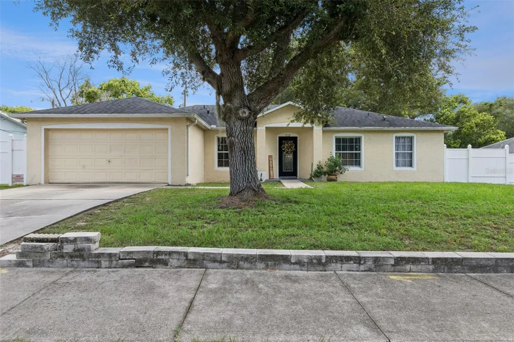 939 CLOVERLEAF BOULEVARD Deltona, FL 32725