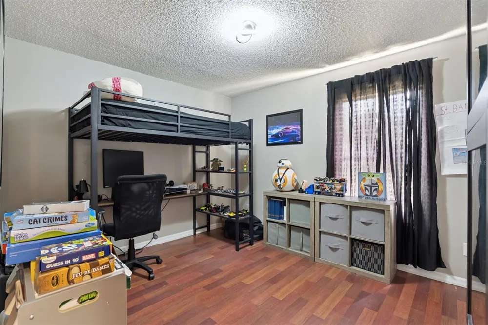 939 CLOVERLEAF BOULEVARD Deltona, FL 32725