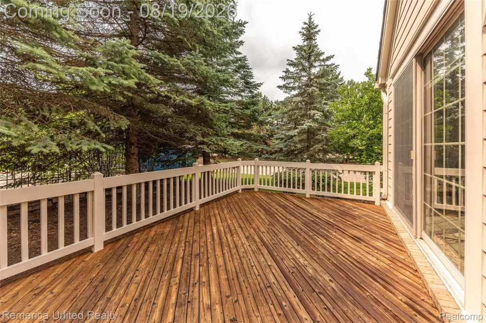16766 Lochmoor Circle W Northville Township, MI 48168