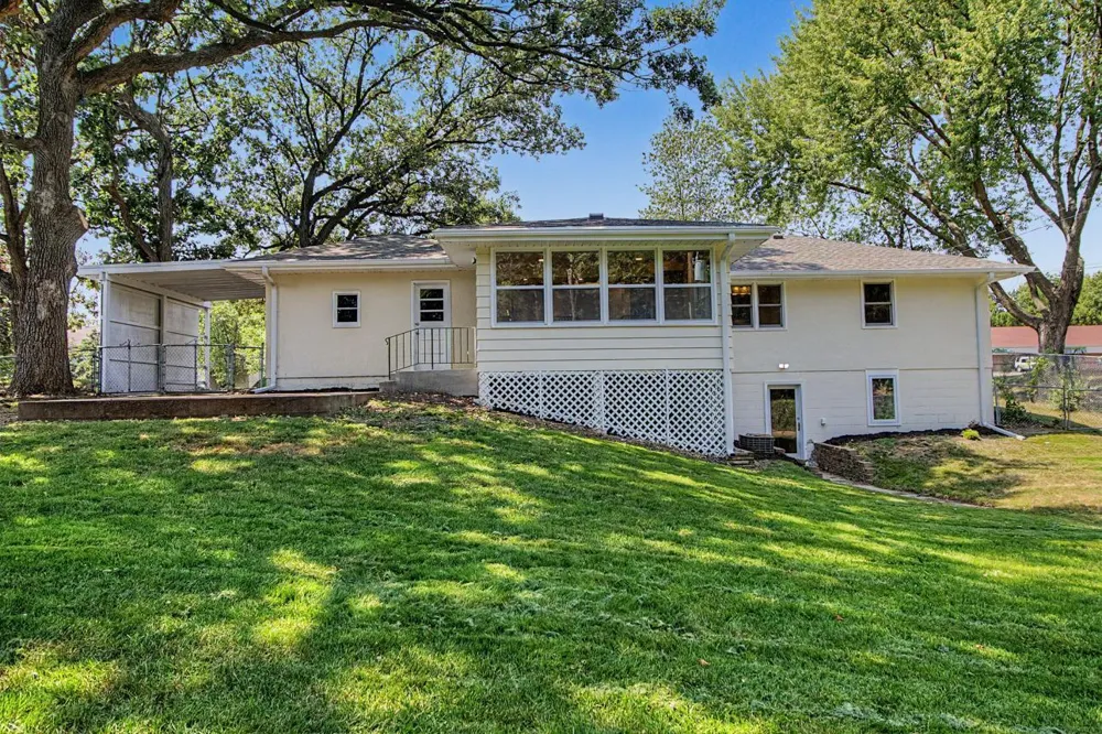 6230 Cahill Avenue Inver Grove Heights, MN 55076