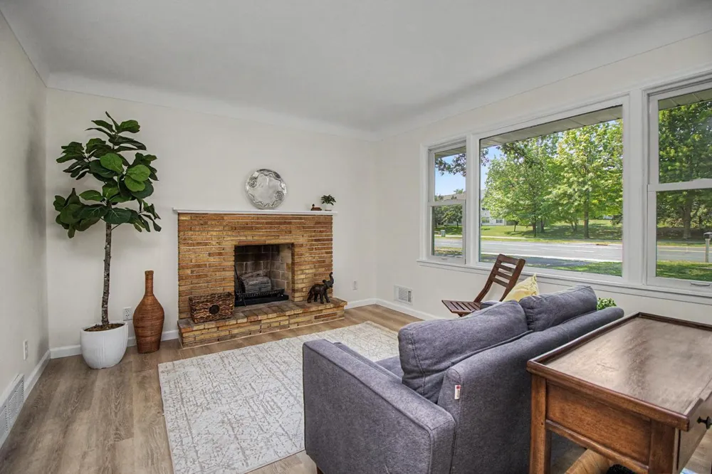 6230 Cahill Avenue Inver Grove Heights, MN 55076