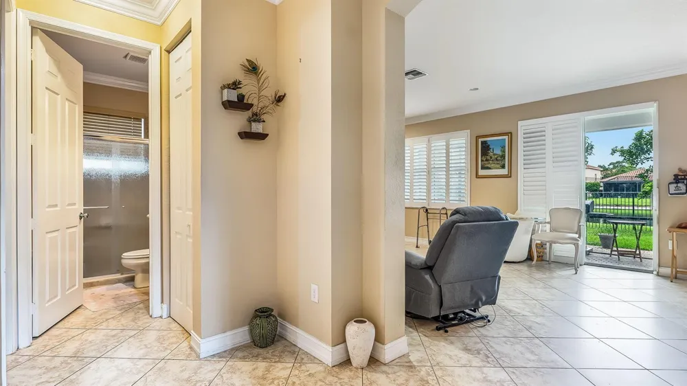 8292 Calabria Lakes Drive Boynton Beach, FL 33473