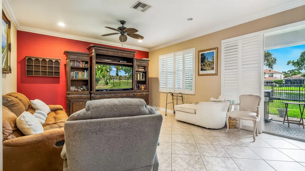 8292 Calabria Lakes Drive Boynton Beach, FL 33473