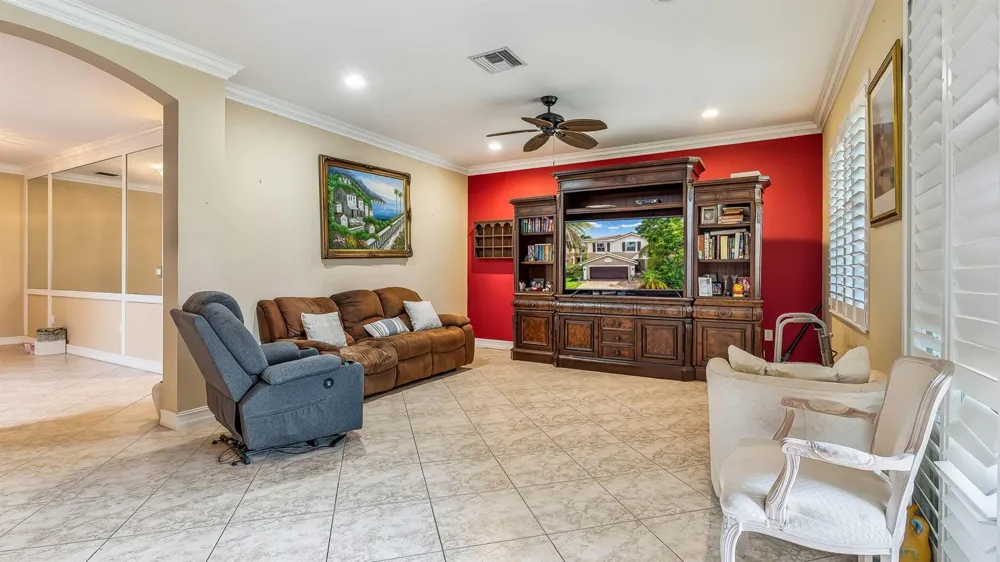 8292 Calabria Lakes Drive Boynton Beach, FL 33473