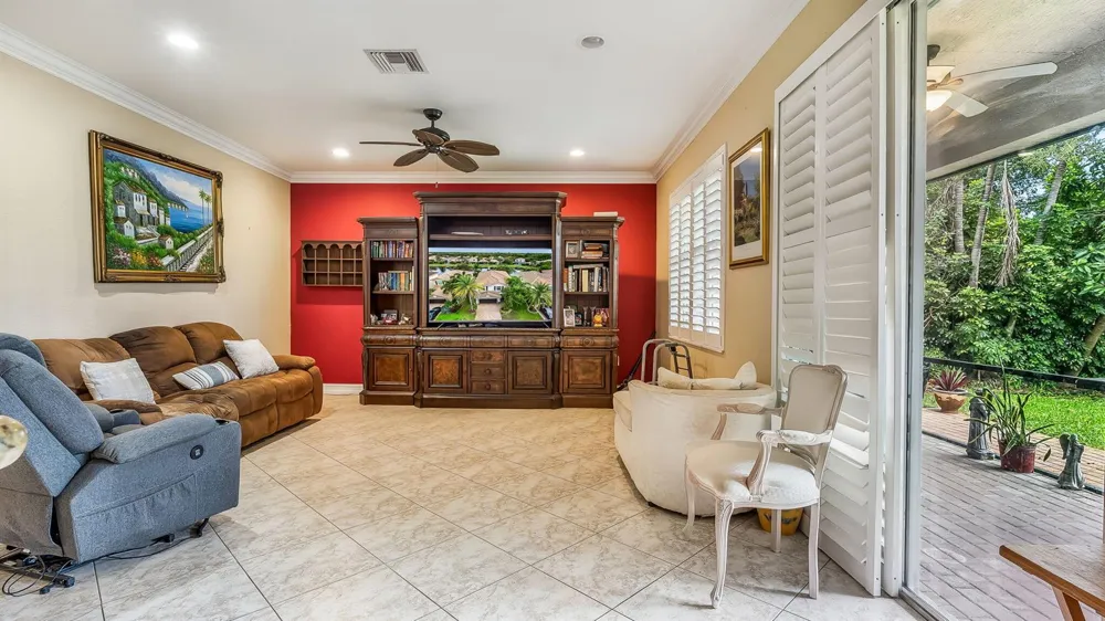 8292 Calabria Lakes Drive Boynton Beach, FL 33473