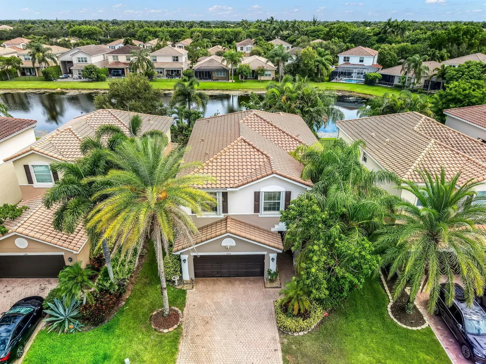 8292 Calabria Lakes Drive Boynton Beach, FL 33473