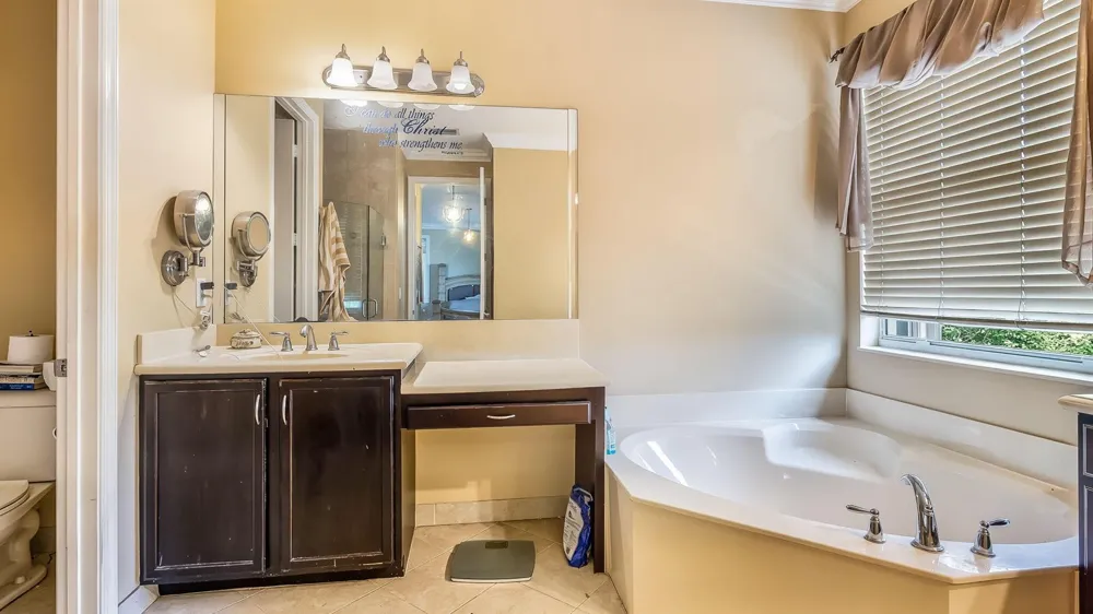 8292 Calabria Lakes Drive Boynton Beach, FL 33473