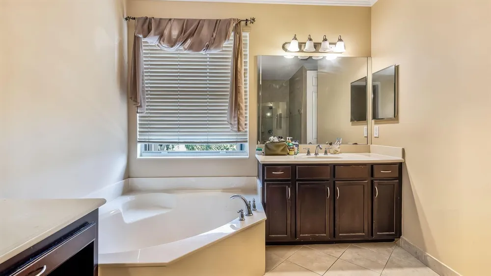 8292 Calabria Lakes Drive Boynton Beach, FL 33473